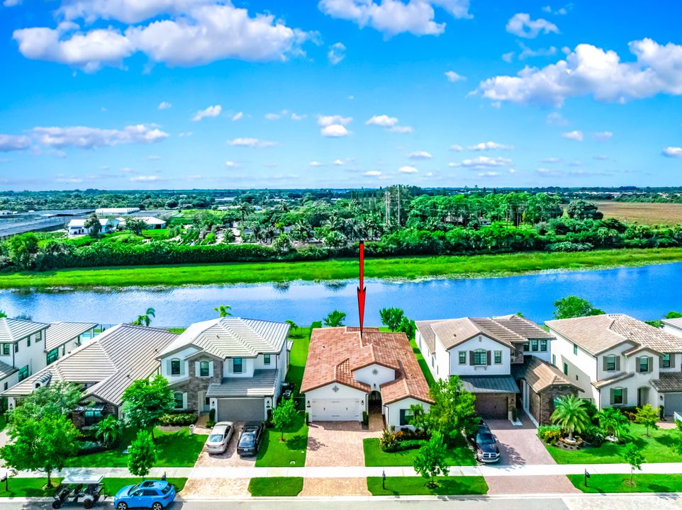 For Sale: $849,000 (3 beds, 2 baths, 2100 Square Feet)