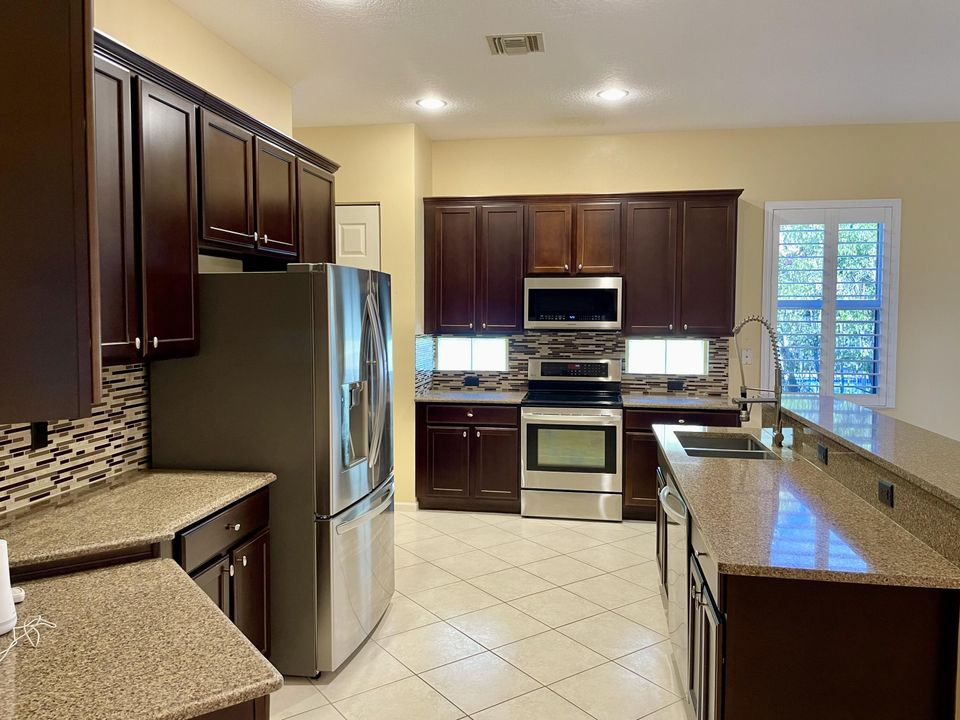 Active With Contract: $3,500 (3 beds, 2 baths, 2417 Square Feet)