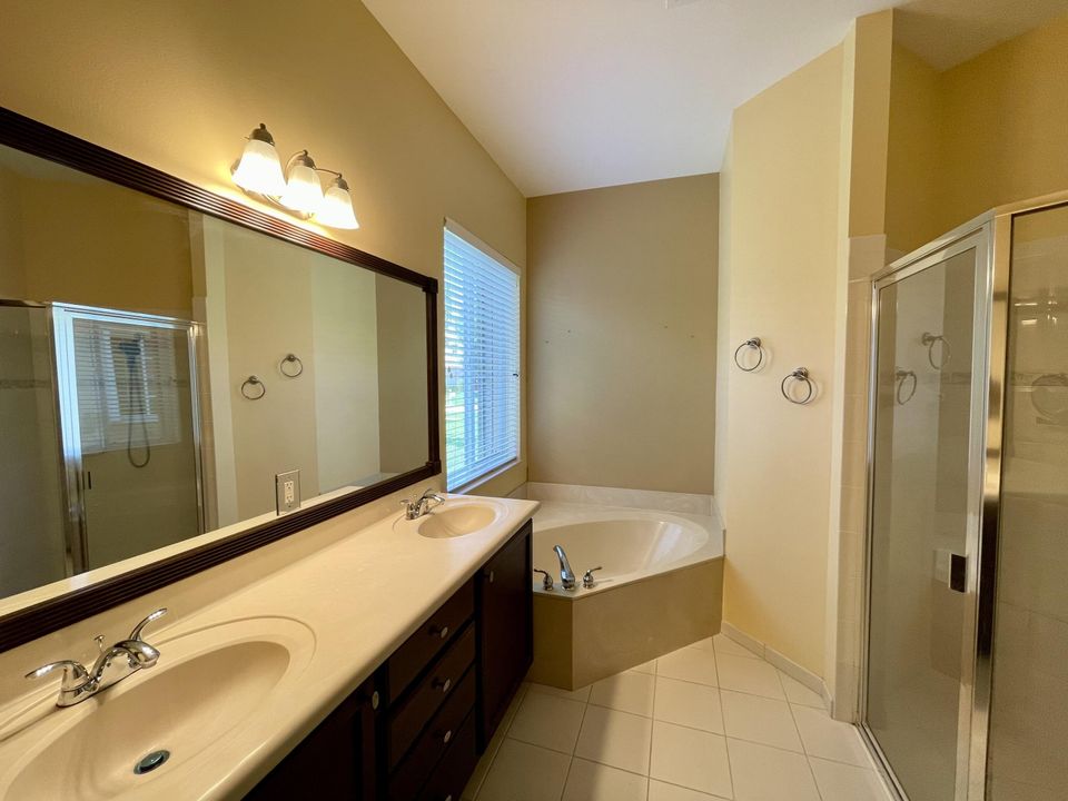 Active With Contract: $3,500 (3 beds, 2 baths, 2417 Square Feet)