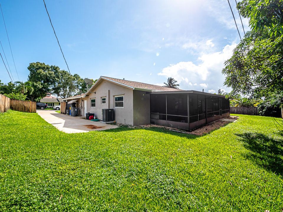 For Sale: $525,000 (3 beds, 2 baths, 1350 Square Feet)