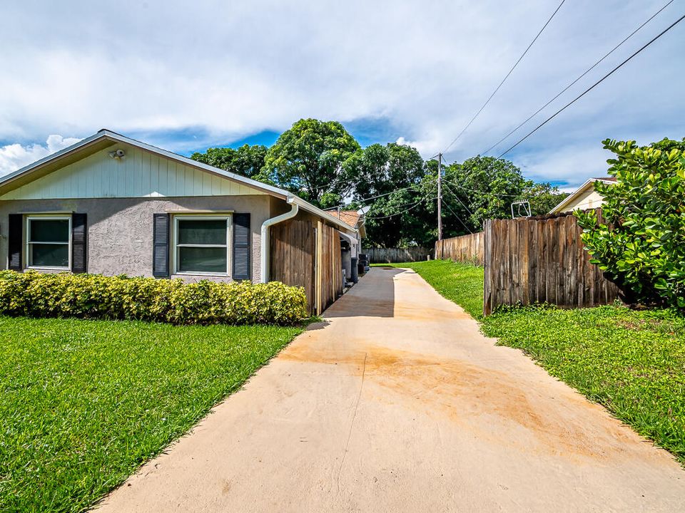 For Sale: $525,000 (3 beds, 2 baths, 1350 Square Feet)