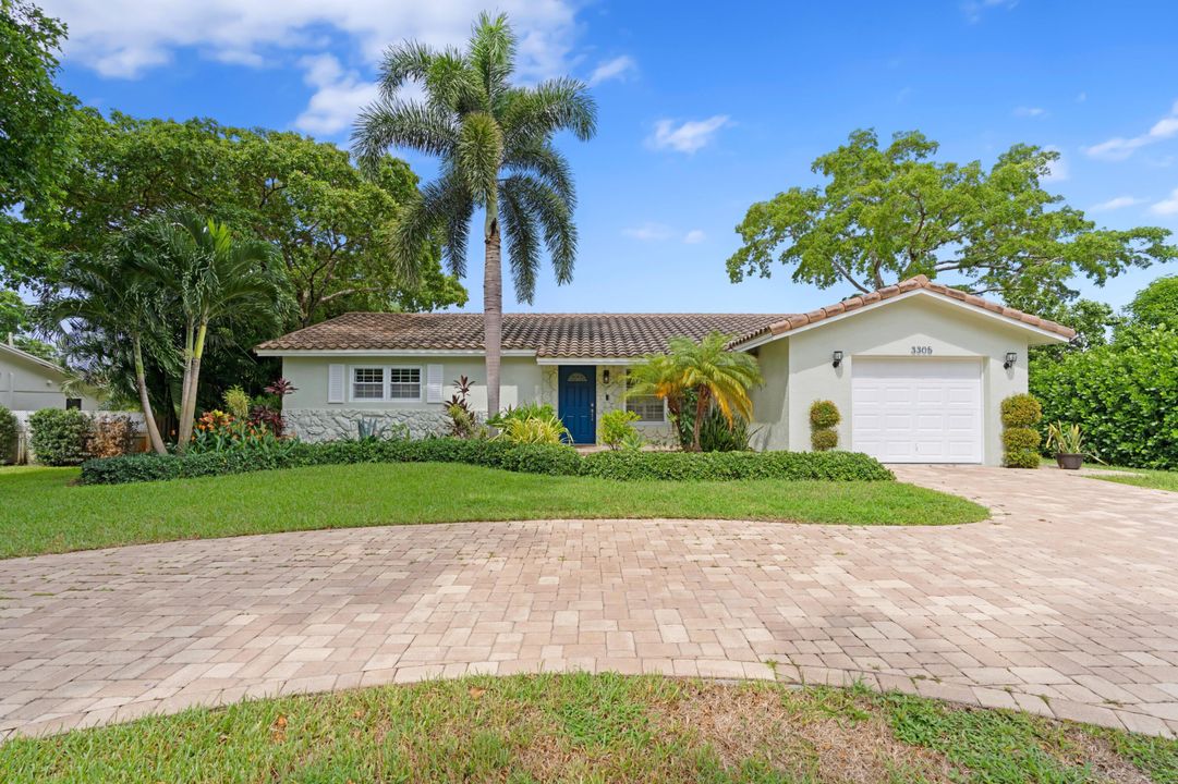 For Sale: $989,000 (3 beds, 2 baths, 1746 Square Feet)