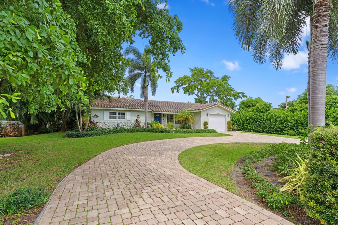 For Sale: $989,000 (3 beds, 2 baths, 1746 Square Feet)