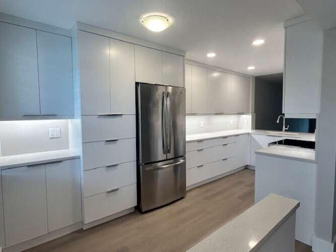 Active With Contract: $379,900 (2 beds, 2 baths, 1178 Square Feet)