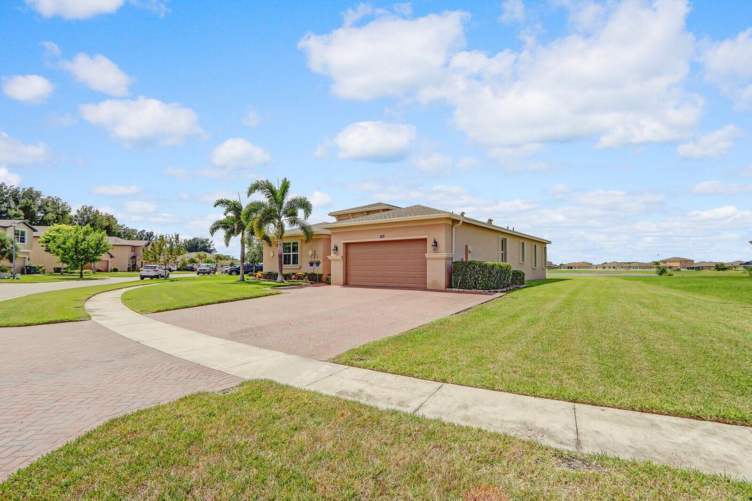 For Sale: $410,000 (3 beds, 2 baths, 1982 Square Feet)