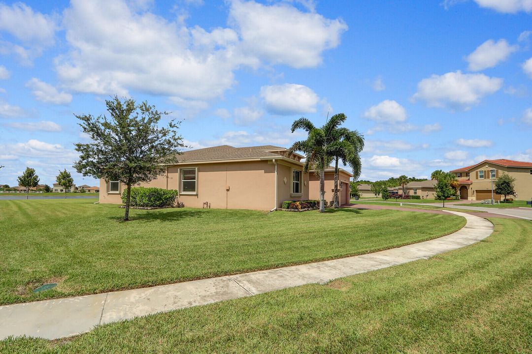 For Sale: $410,000 (3 beds, 2 baths, 1982 Square Feet)