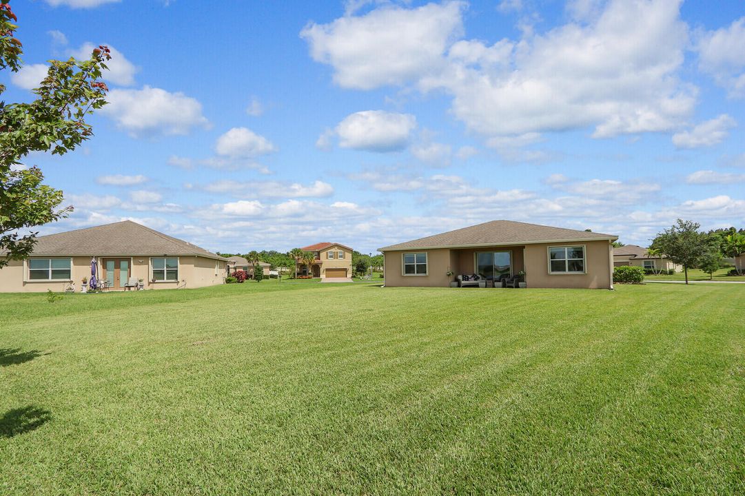 For Sale: $410,000 (3 beds, 2 baths, 1982 Square Feet)