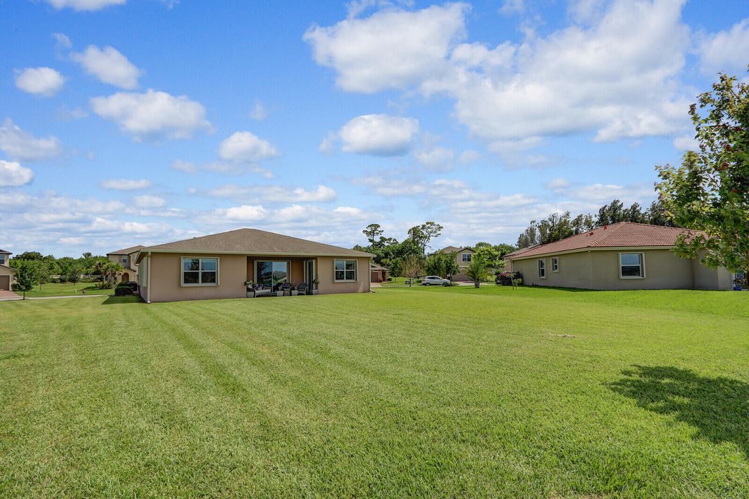 For Sale: $410,000 (3 beds, 2 baths, 1982 Square Feet)