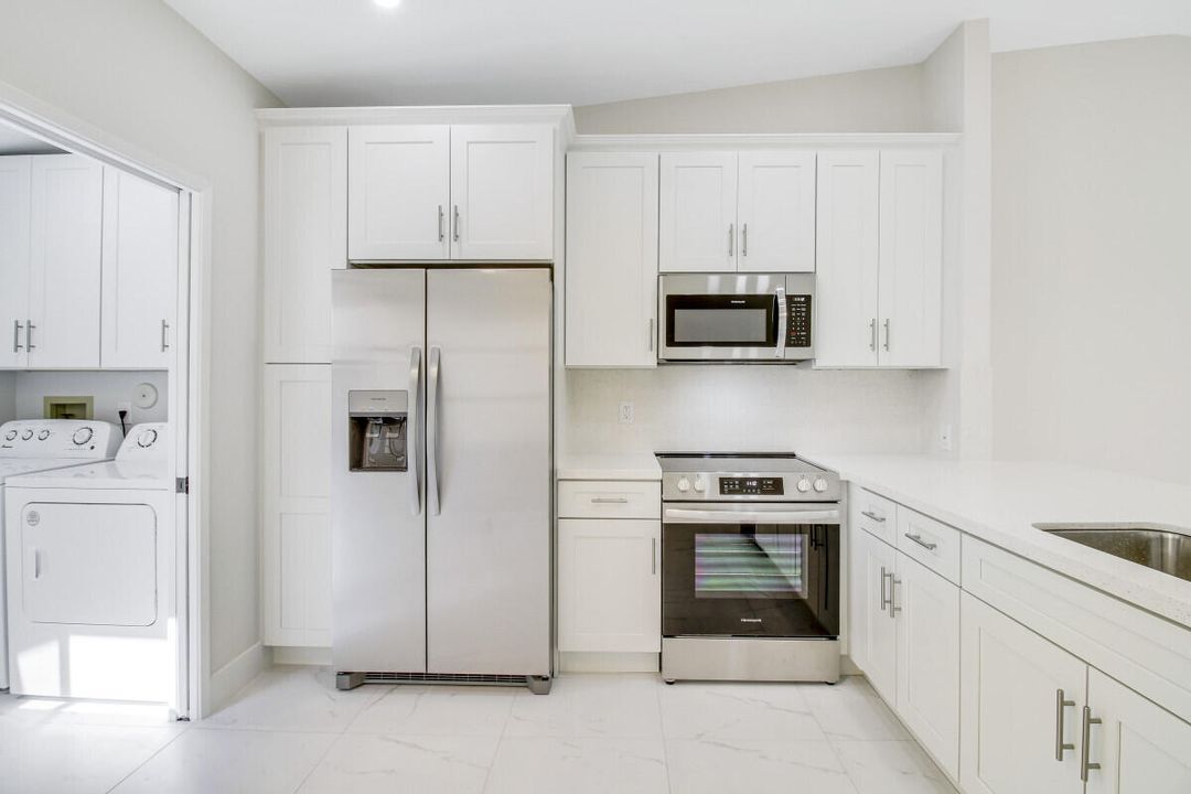 Active With Contract: $384,900 (2 beds, 2 baths, 1310 Square Feet)