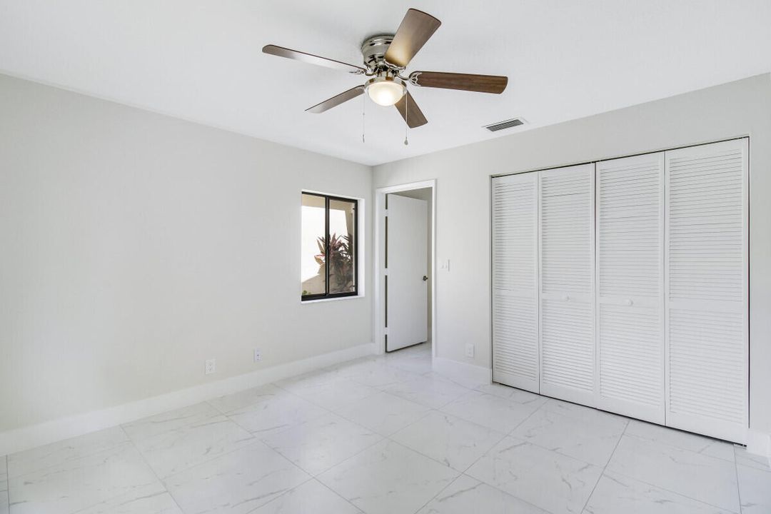 Active With Contract: $384,900 (2 beds, 2 baths, 1310 Square Feet)