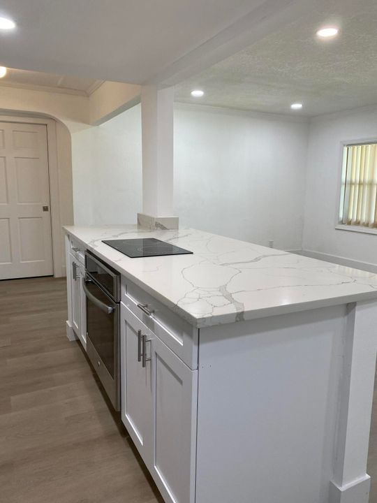 Active With Contract: $2,600 (3 beds, 1 baths, 1500 Square Feet)