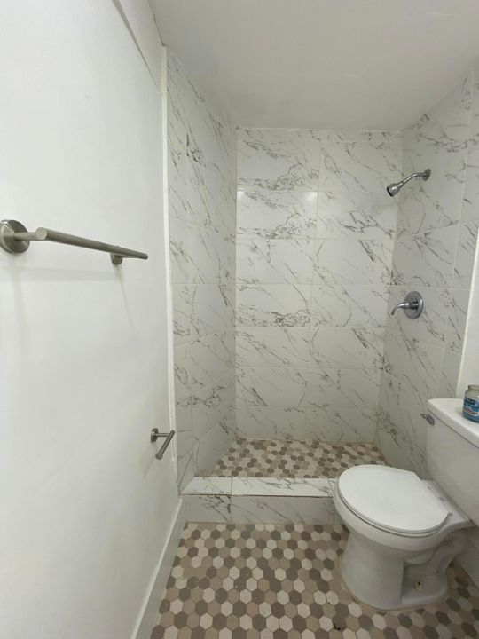 Active With Contract: $1,400 (1 beds, 1 baths, 424 Square Feet)