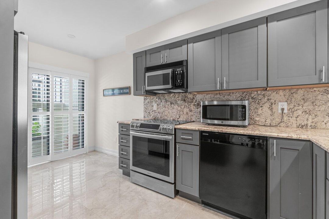 Active With Contract: $4,000 (3 beds, 3 baths, 1800 Square Feet)