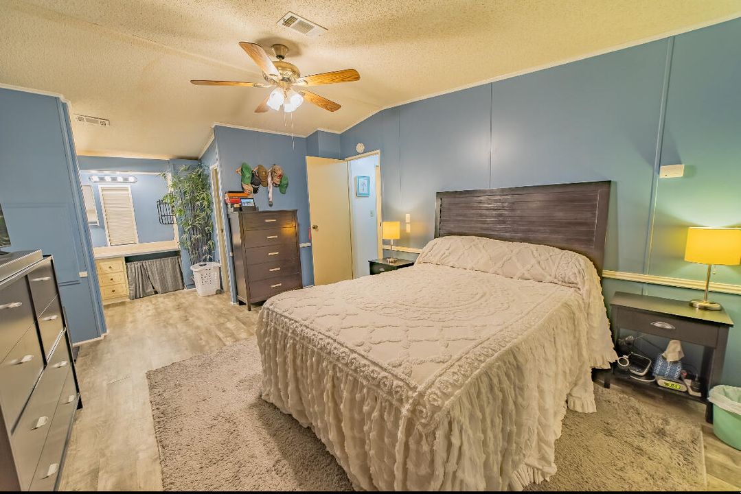 For Sale: $224,500 (2 beds, 2 baths, 1198 Square Feet)