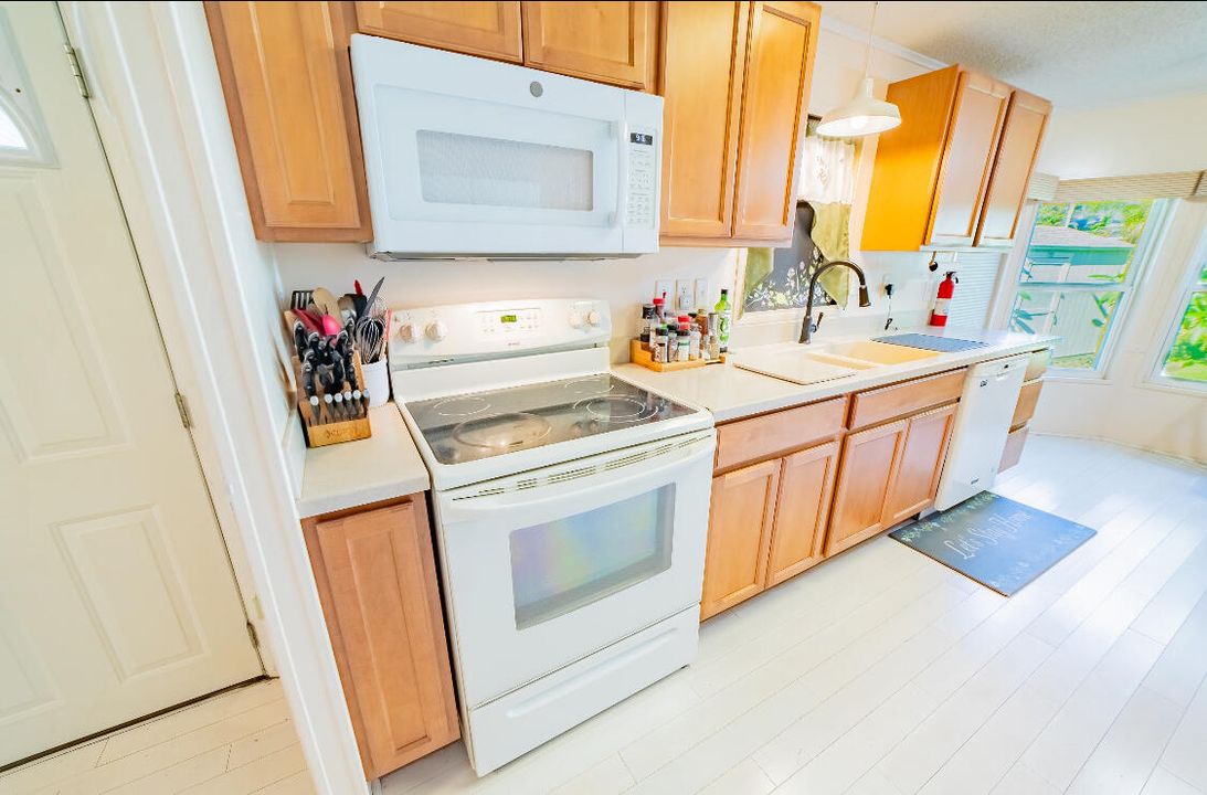 For Sale: $224,500 (2 beds, 2 baths, 1198 Square Feet)