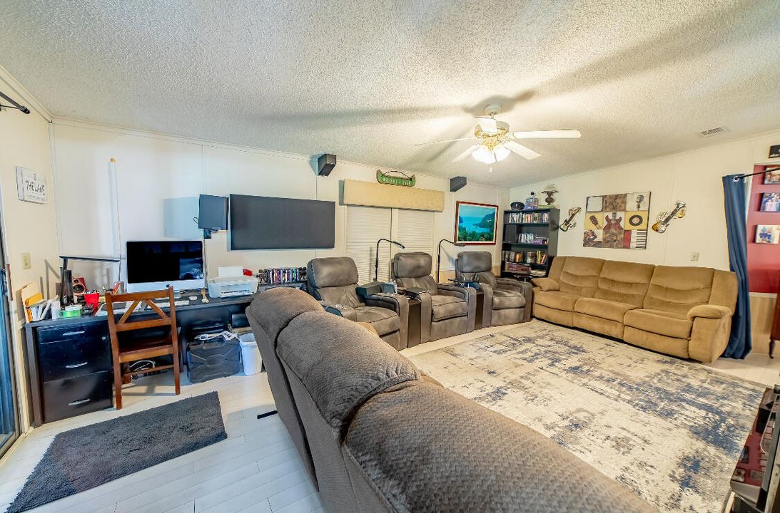 For Sale: $224,500 (2 beds, 2 baths, 1198 Square Feet)