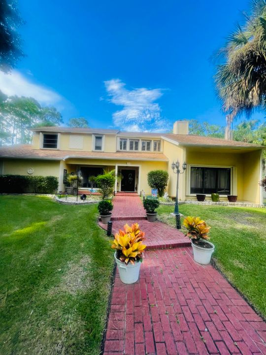 En Venta: $1,299,900 (4 camas, 3 baños, 3151 Pies cuadrados)