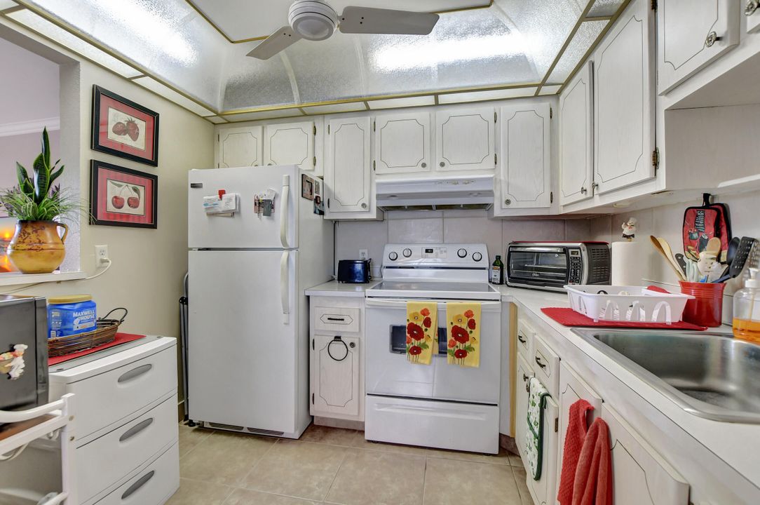 For Sale: $84,900 (1 beds, 1 baths, 720 Square Feet)