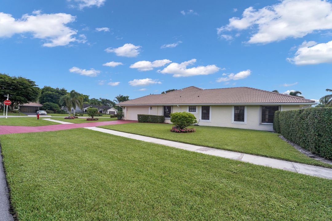 Active With Contract: $1,200,000 (4 beds, 3 baths, 2857 Square Feet)