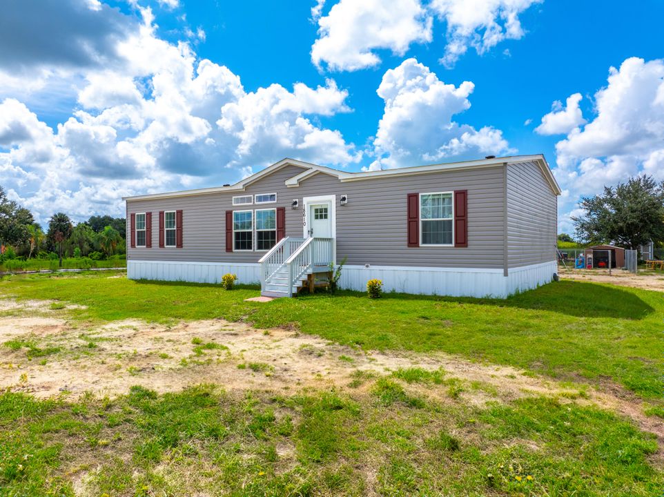 For Sale: $300,000 (3 beds, 2 baths, 1661 Square Feet)