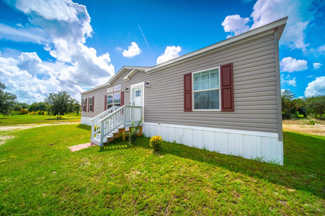 For Sale: $300,000 (3 beds, 2 baths, 1661 Square Feet)