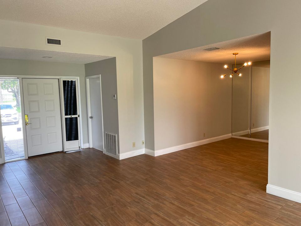 For Rent: $2,550 (2 beds, 2 baths, 1177 Square Feet)