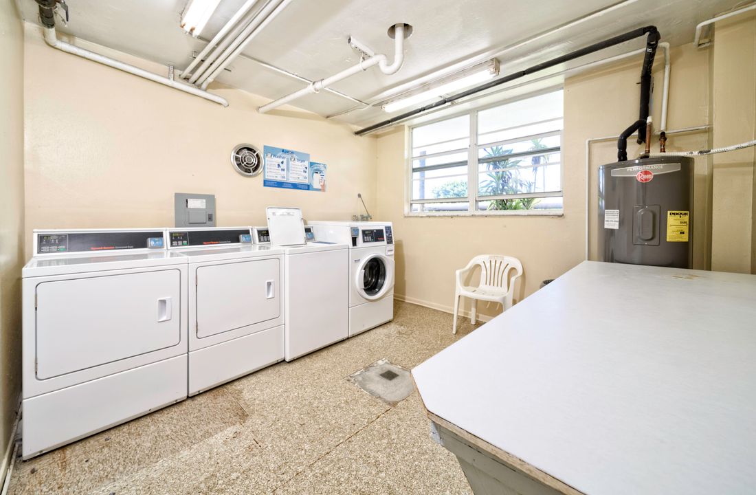 For Sale: $379,990 (2 beds, 2 baths, 930 Square Feet)