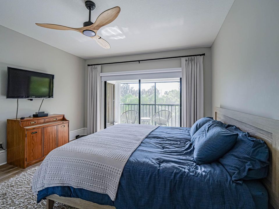 For Sale: $300,000 (2 beds, 2 baths, 1199 Square Feet)