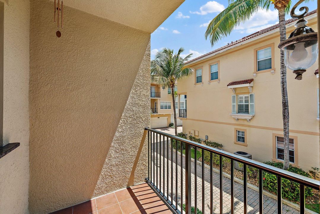 Active With Contract: $3,500 (3 beds, 3 baths, 2056 Square Feet)