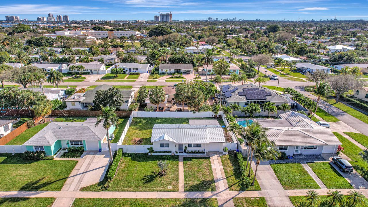 Active With Contract: $799,000 (3 beds, 2 baths, 1265 Square Feet)