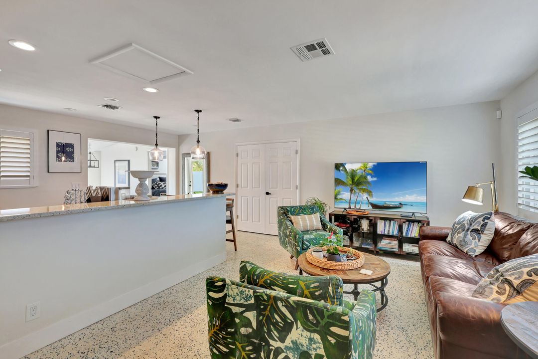 Active With Contract: $799,000 (3 beds, 2 baths, 1265 Square Feet)