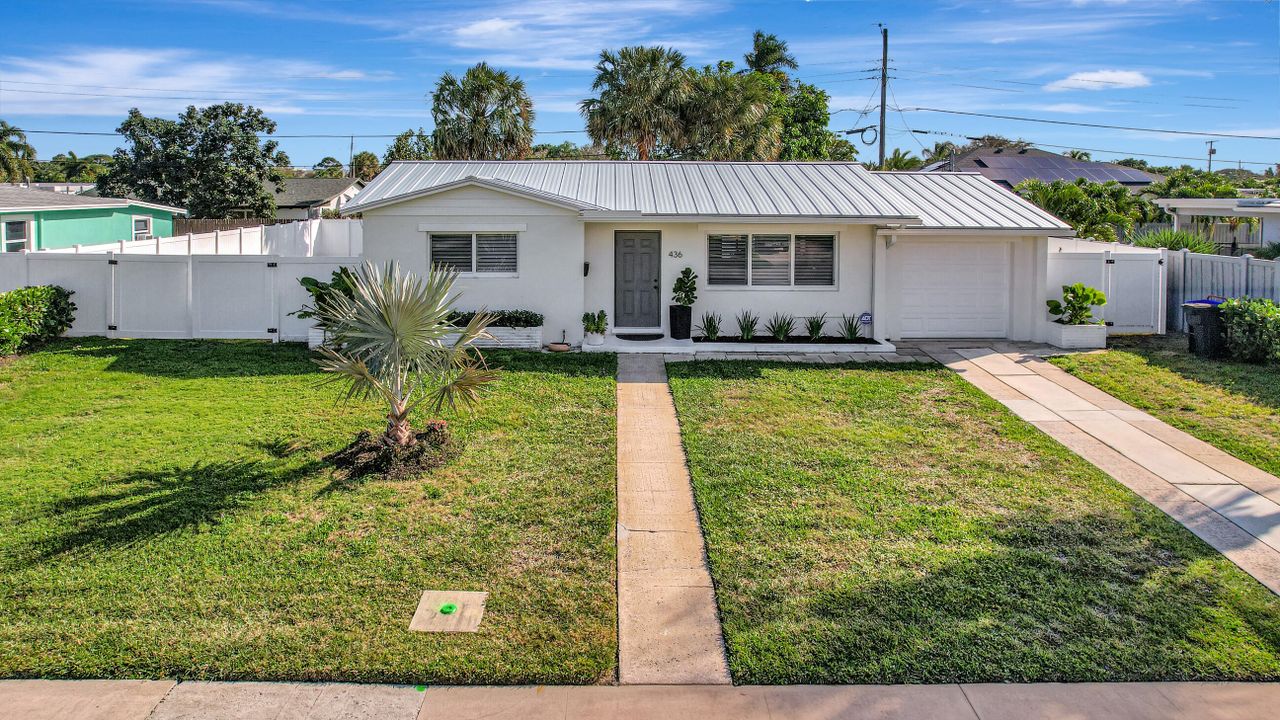 Active With Contract: $799,000 (3 beds, 2 baths, 1265 Square Feet)