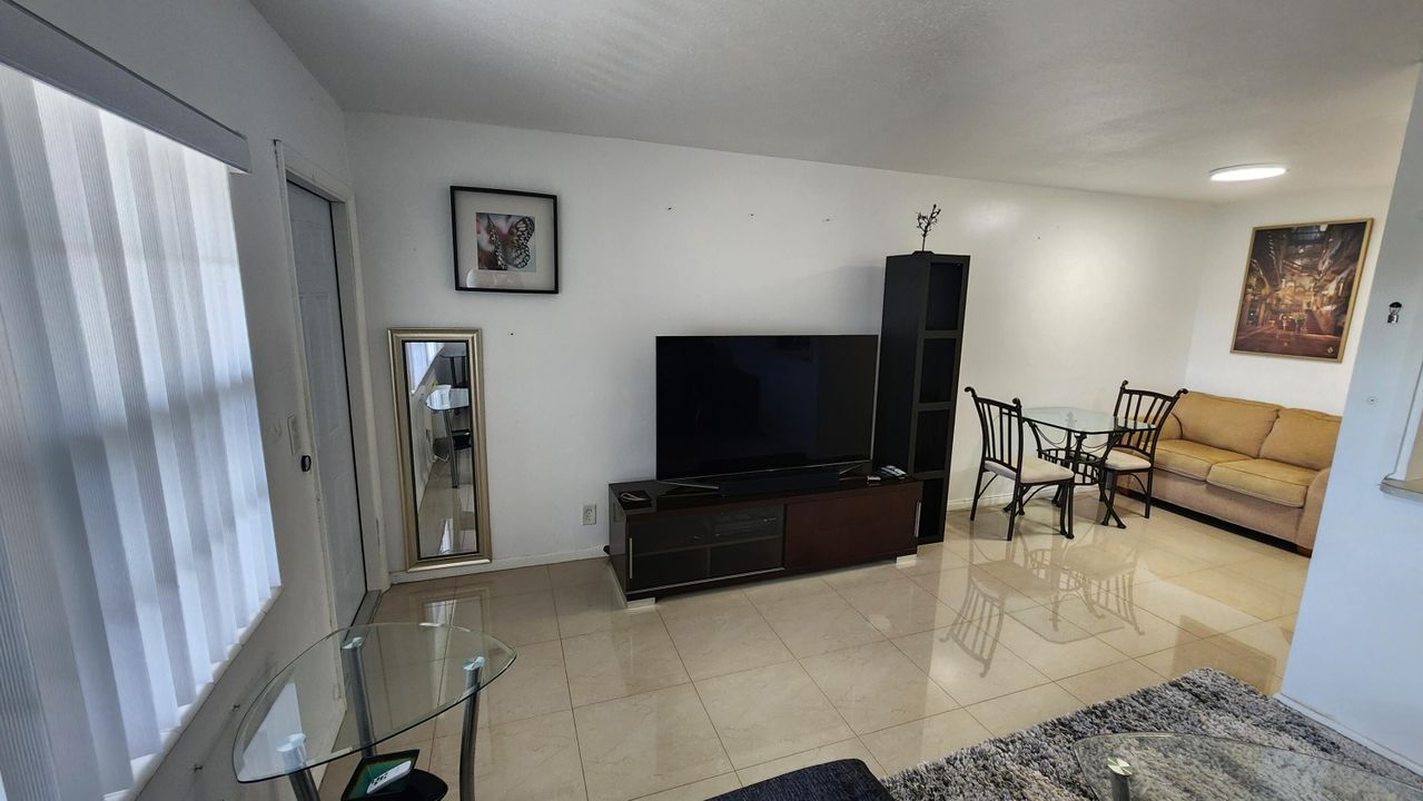 Active With Contract: $69,900 (1 beds, 1 baths, 570 Square Feet)