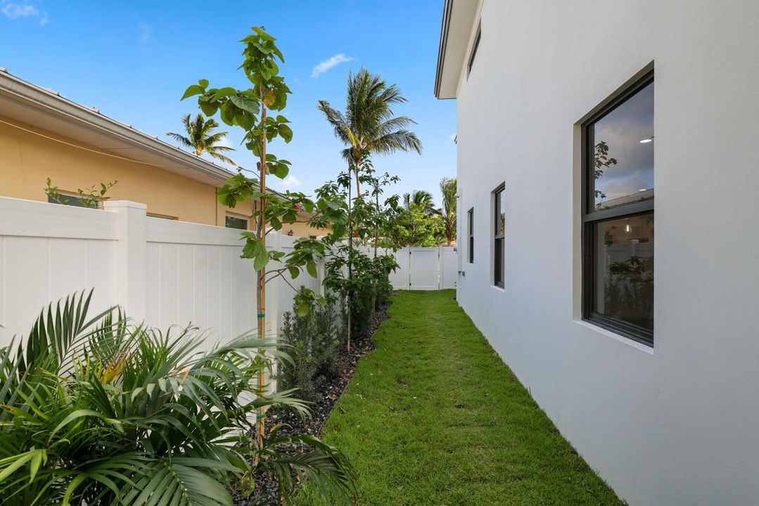 For Sale: $2,995,000 (4 beds, 3 baths, 3496 Square Feet)