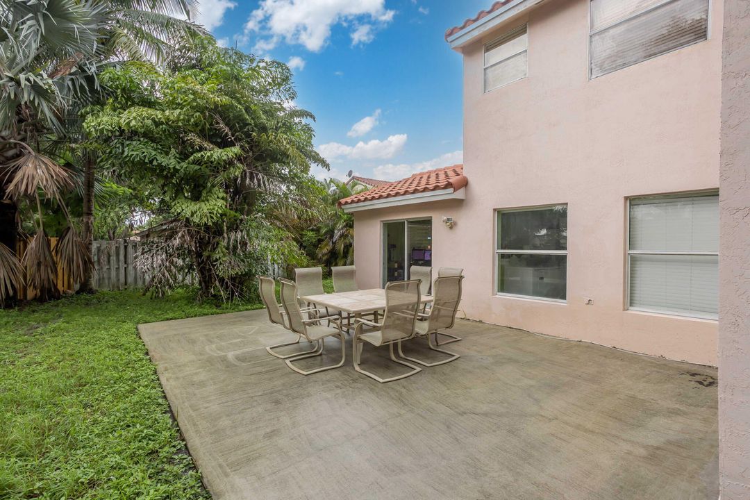 For Sale: $550,000 (3 beds, 2 baths, 1668 Square Feet)