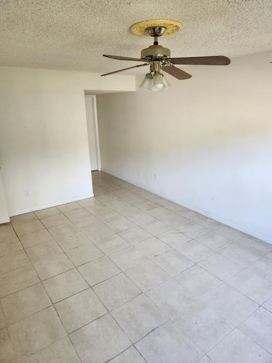 For Sale: $139,900 (1 beds, 1 baths, 767 Square Feet)