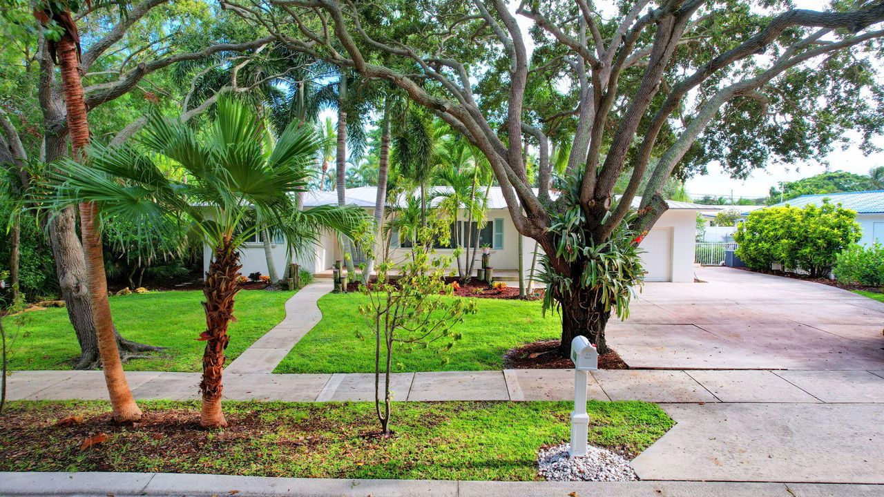 Active With Contract: $4,950 (3 beds, 2 baths, 1660 Square Feet)