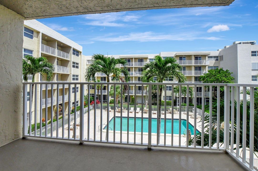 Active With Contract: $324,900 (1 beds, 1 baths, 760 Square Feet)