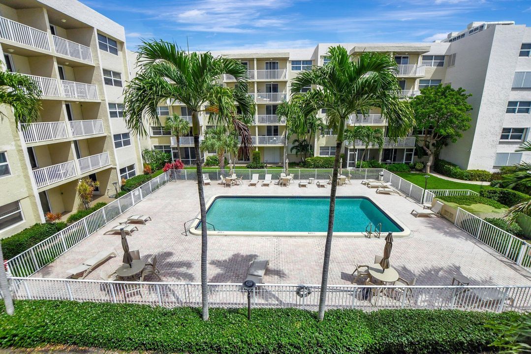 Active With Contract: $324,900 (1 beds, 1 baths, 760 Square Feet)