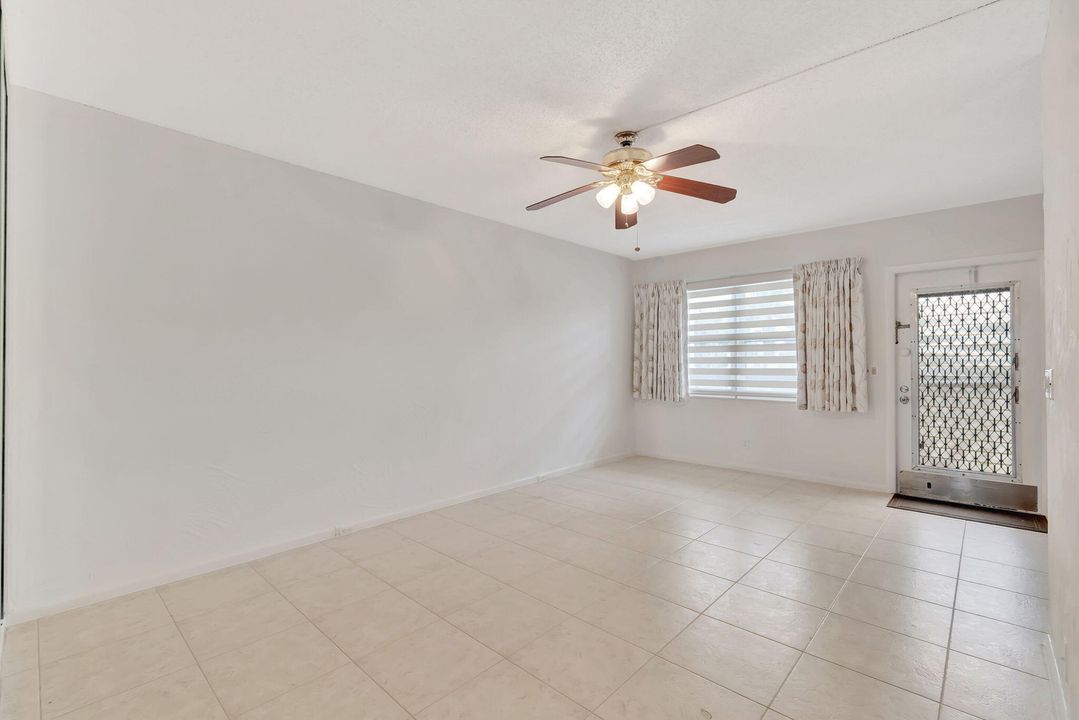 Active With Contract: $149,500 (2 beds, 2 baths, 896 Square Feet)