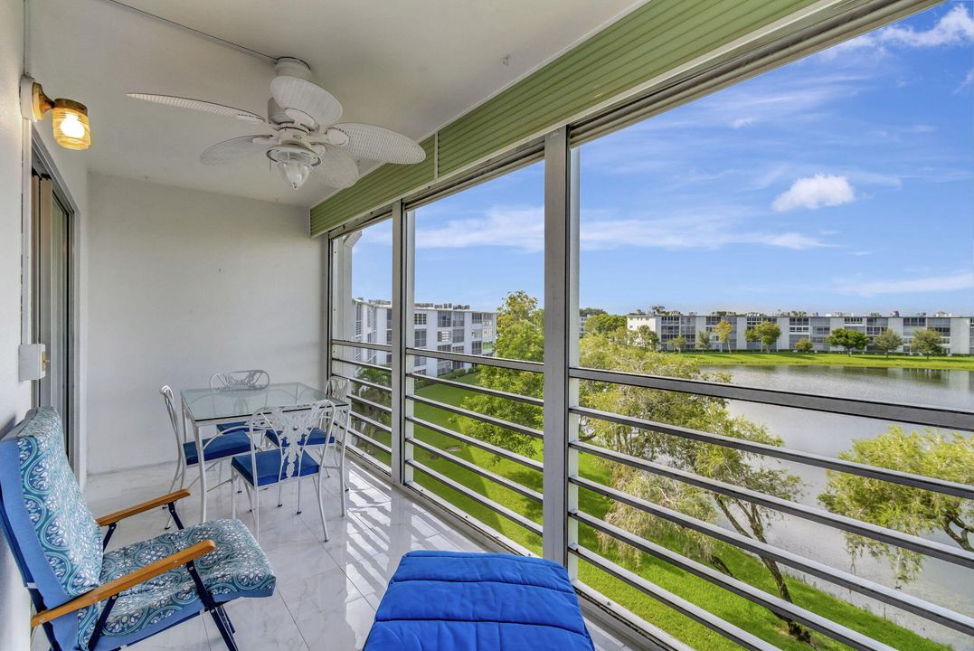 Active With Contract: $149,500 (2 beds, 2 baths, 896 Square Feet)