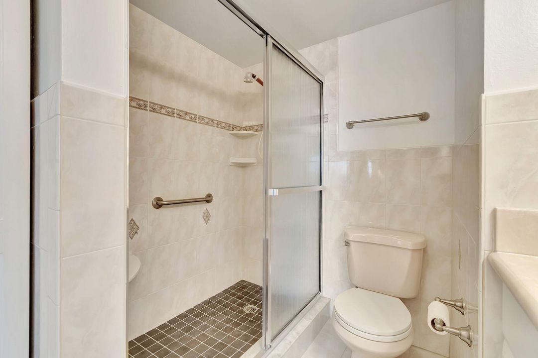 Active With Contract: $149,500 (2 beds, 2 baths, 896 Square Feet)