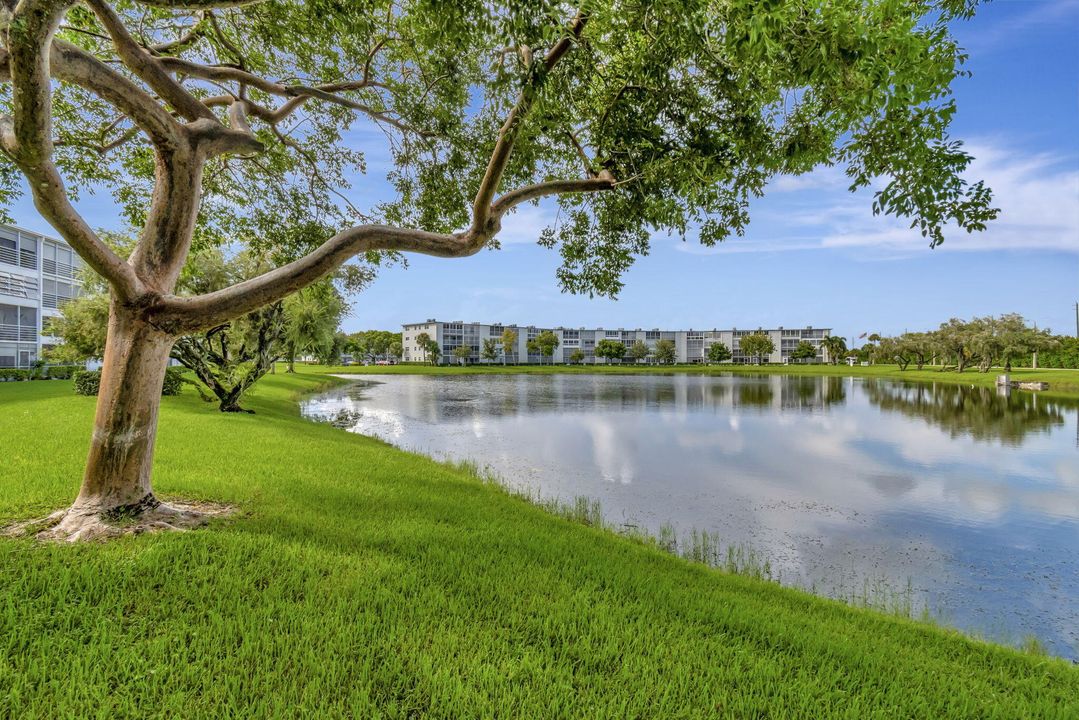 Active With Contract: $149,500 (2 beds, 2 baths, 896 Square Feet)