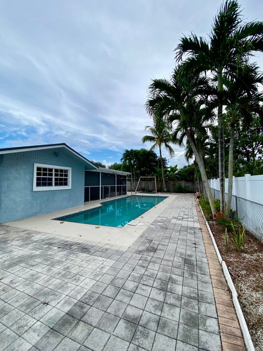 Active With Contract: $3,500 (3 beds, 2 baths, 1502 Square Feet)