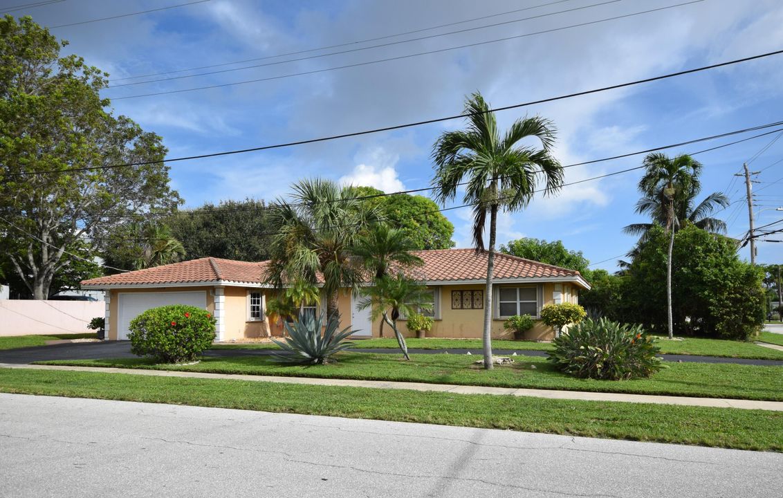 For Sale: $795,000 (3 beds, 2 baths, 1562 Square Feet)