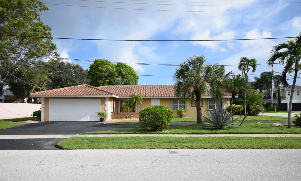 For Sale: $795,000 (3 beds, 2 baths, 1562 Square Feet)