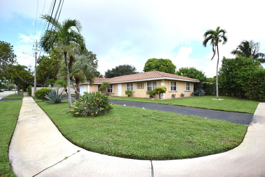 For Sale: $795,000 (3 beds, 2 baths, 1562 Square Feet)