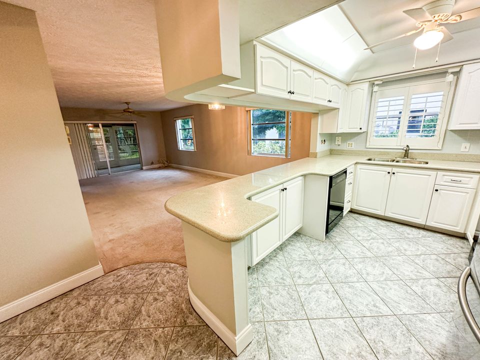 For Sale: $235,000 (2 beds, 2 baths, 1236 Square Feet)