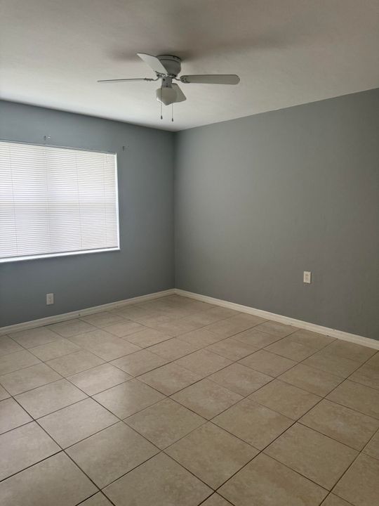 Active With Contract: $1,700 (1 beds, 1 baths, 900 Square Feet)