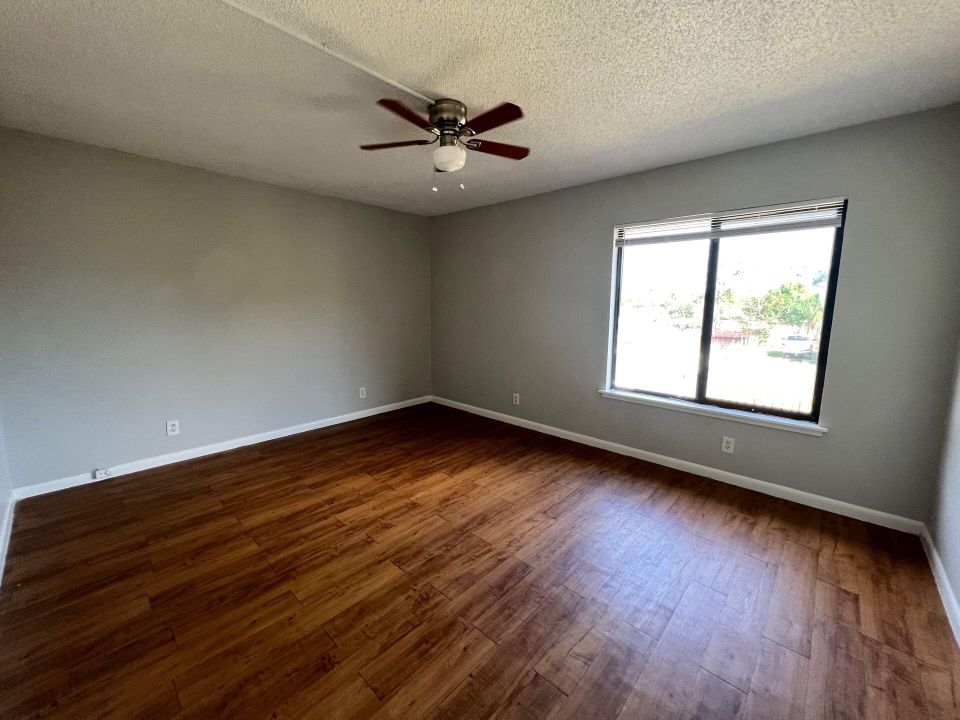 For Rent: $2,595 (3 beds, 2 baths, 1279 Square Feet)